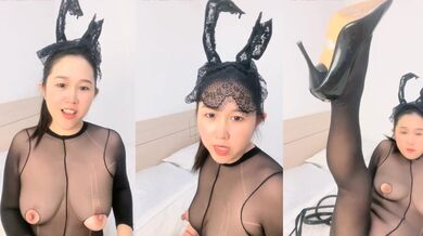 快手最美宝妈 · 梅卓 · 下海直播，被网友认出录播了，对比下是那么骚气，还上皮鞭黑丝了，够劲够劲霸 8V！ (2)