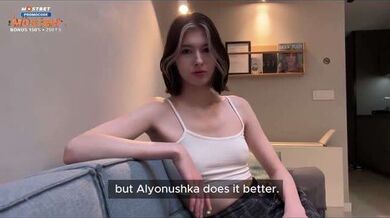 继妹让我教她如何做爱，这样她的男朋友就不会再出轨了